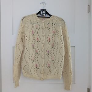 025_Cream Floral Knit Sweater